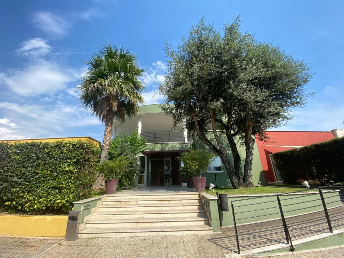 Hotel Zeffiro Sabaudia Bagian luar foto