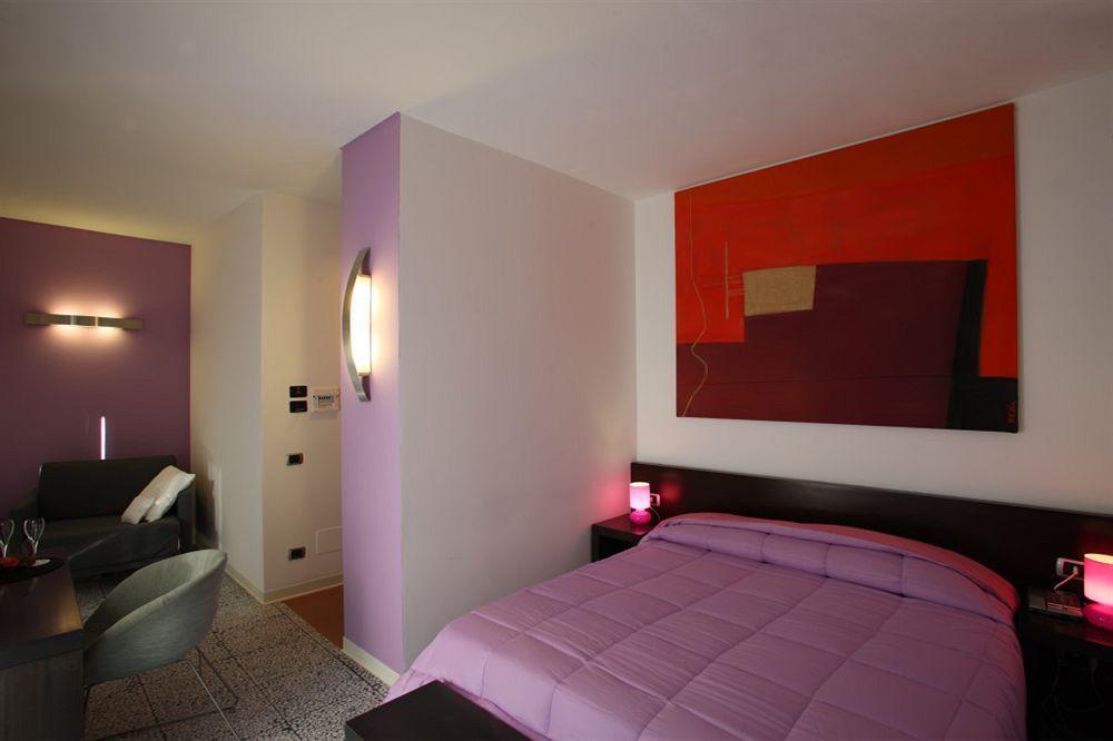 Hotel Zeffiro Sabaudia Bagian luar foto
