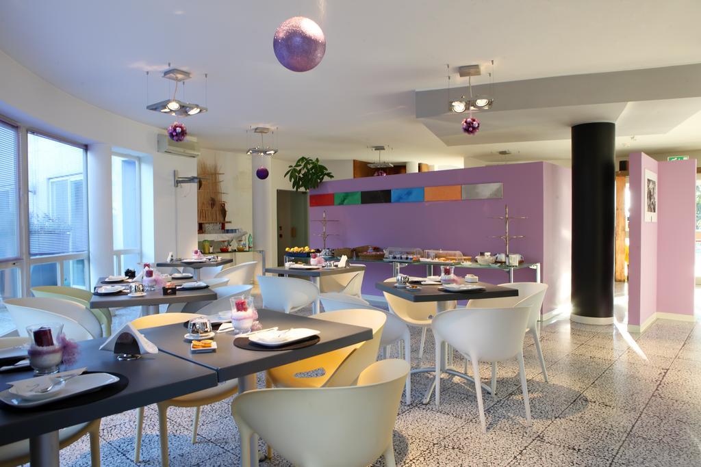 Hotel Zeffiro Sabaudia Bagian luar foto